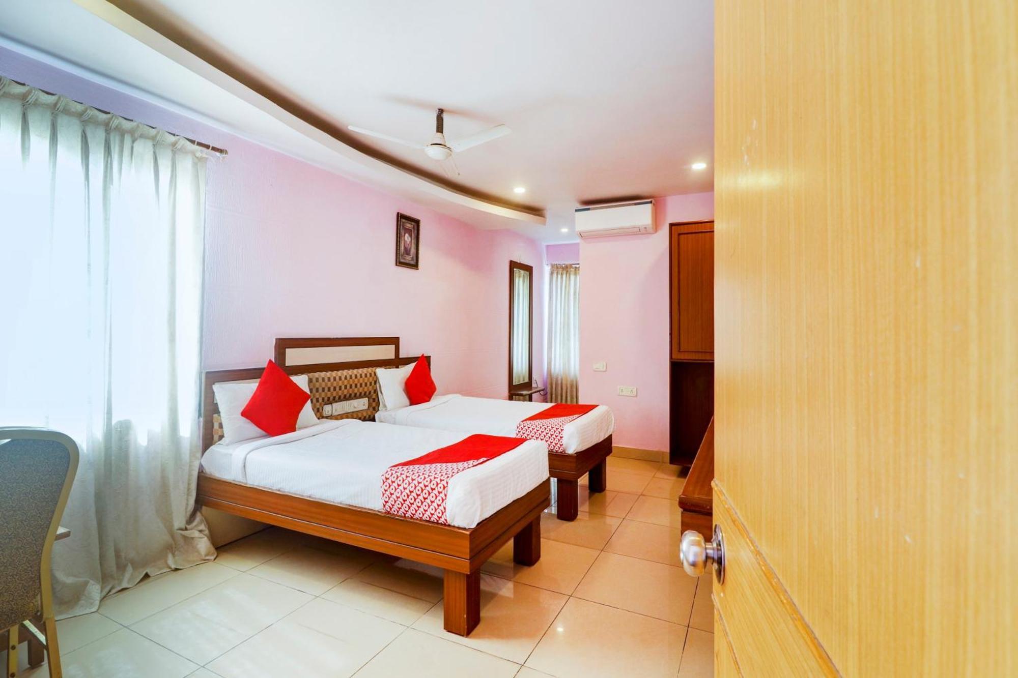 Super Collection O 77115 Vaishnavi Palace 海得拉巴 外观 照片