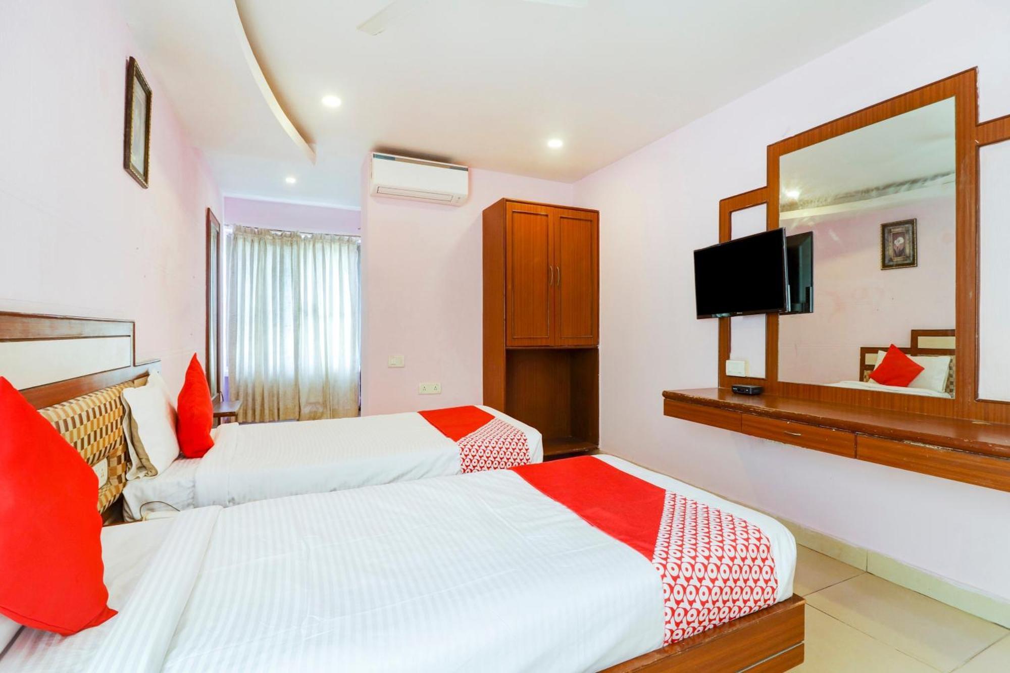 Super Collection O 77115 Vaishnavi Palace 海得拉巴 外观 照片