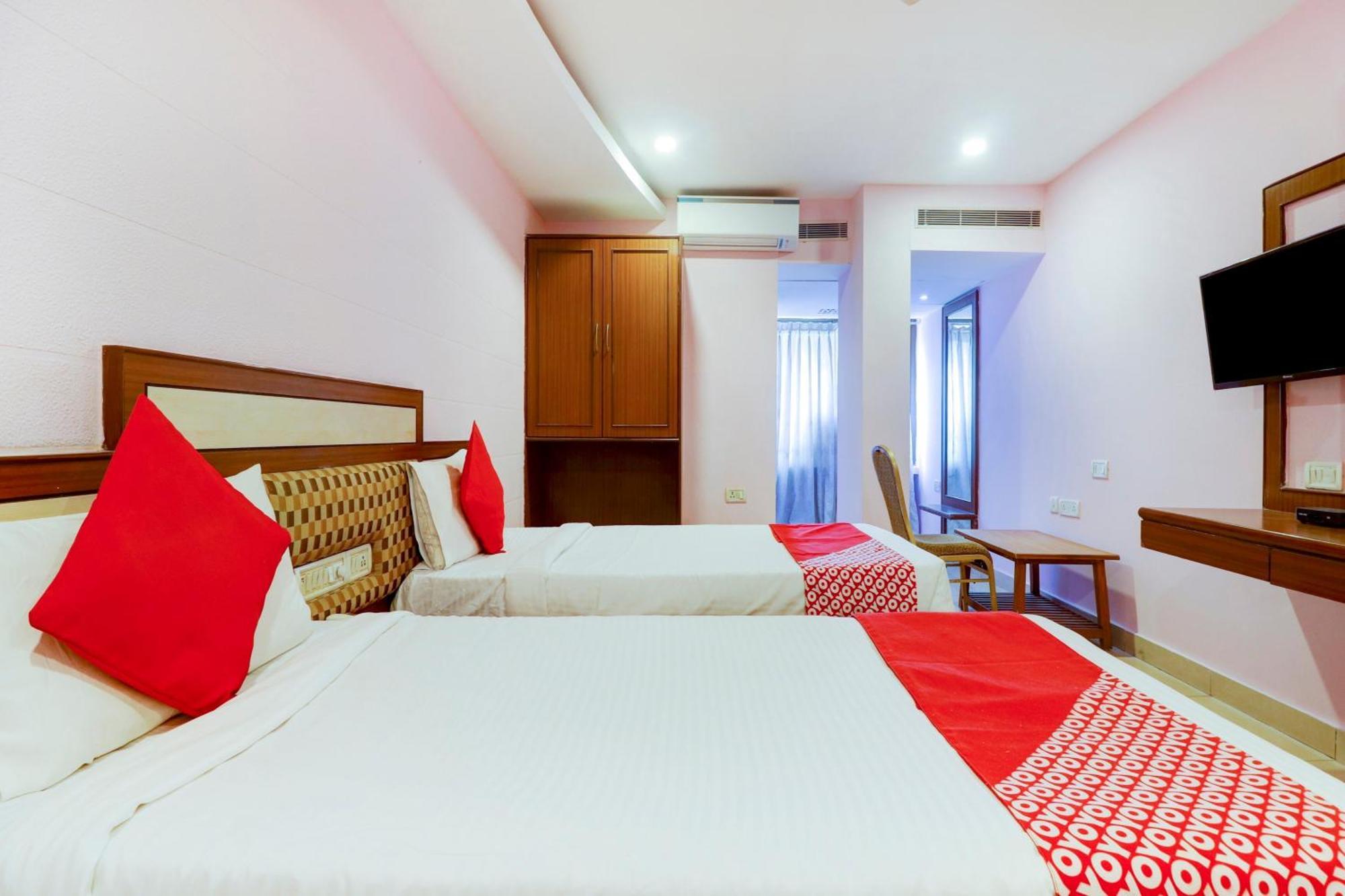 Super Collection O 77115 Vaishnavi Palace 海得拉巴 外观 照片