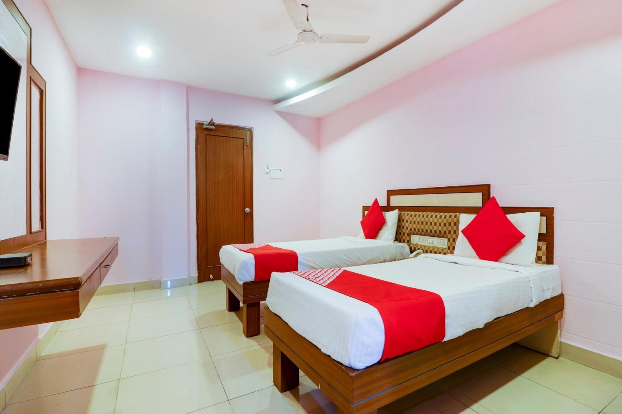 Super Collection O 77115 Vaishnavi Palace 海得拉巴 外观 照片