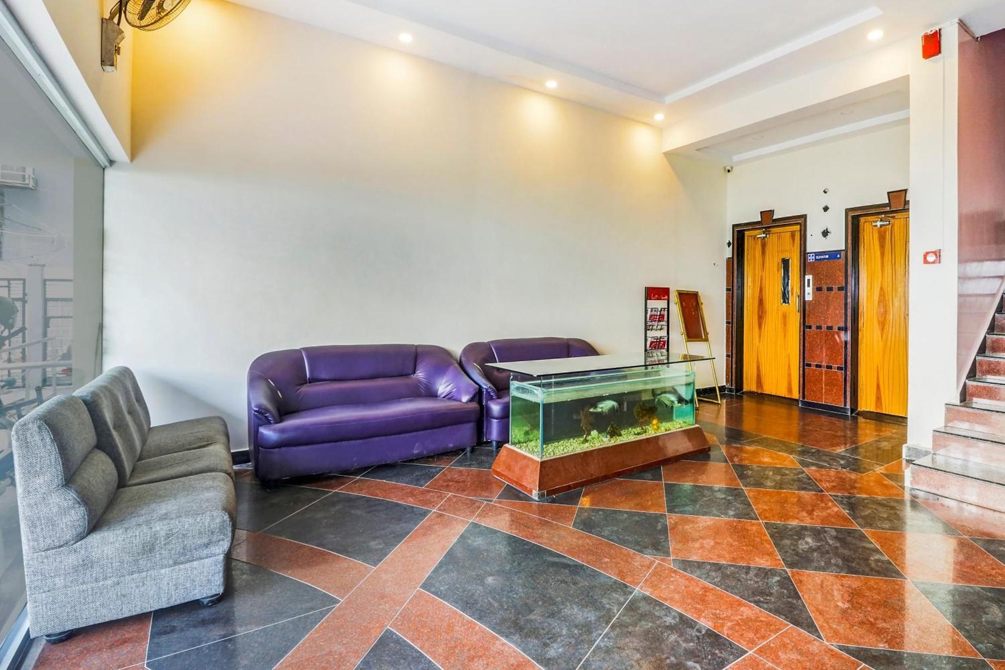 Super Collection O 77115 Vaishnavi Palace 海得拉巴 外观 照片